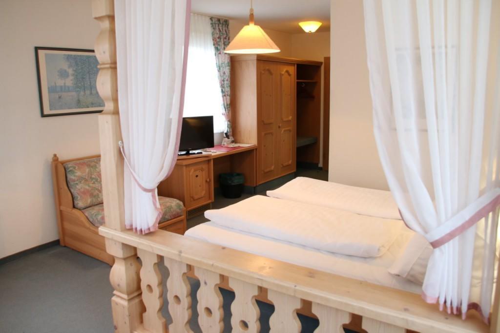 Landgasthof Hotel Bechtel Zella Экстерьер фото